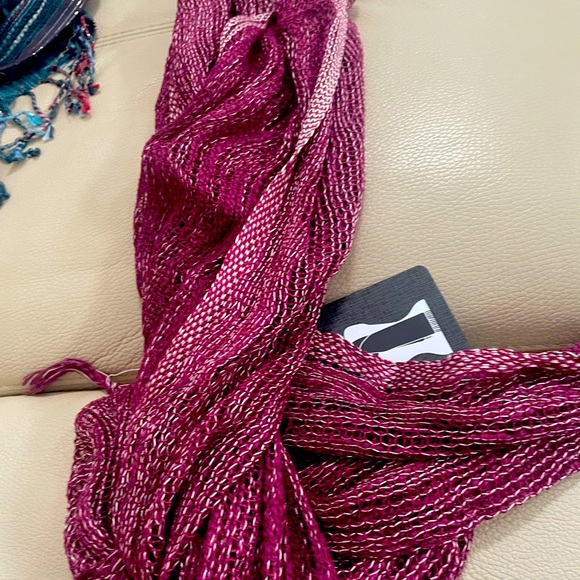 Scarf - Picture 1 of 11